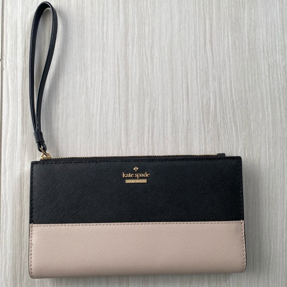 Kate Spade wristlet wallet